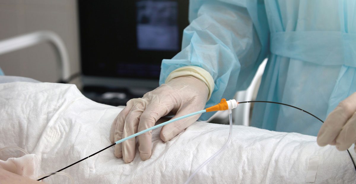 Doctor-performing-minimally-invasive-procedure